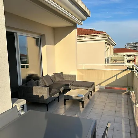 T2 dans résidence standing Juan Flore dernier étage avec terrasse vue mer * Antibes