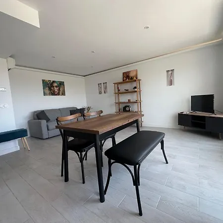Evasion Cotiere Avec Vue Et Piscine A Deux Pas De La